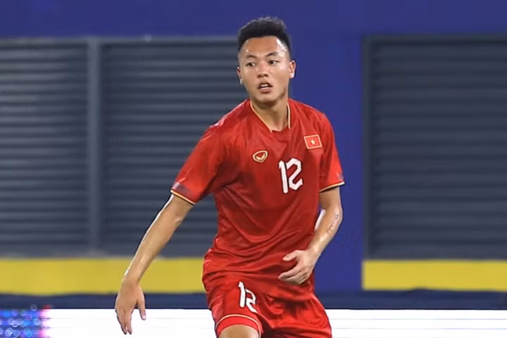 Có thể nói, Nguyễn Thái Sơn đã có một màn trình diễn ưu việt. Từ thu hồi bóng, tranh chấp tay đôi hay điều tiết lối chơi, tất cả đều diễn ra trong lối chơi của cầu thủ này một cách hoàn hảo đến khó tin.