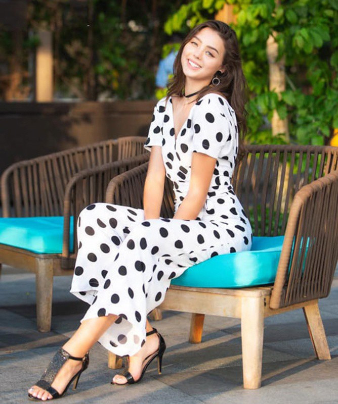 Cùng ngắm thêm những hình ảnh cực quyến rũ của bạn gái Bùi Tiến Dũng.