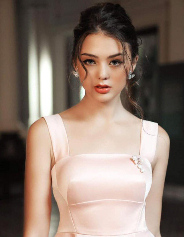 Thời gian gần đây, những bức ảnh việc Dianka đọ dáng với Ngọc Trinh trong bộ ảnh khoe bikini khiến dân mạng "chảy máu mũi".