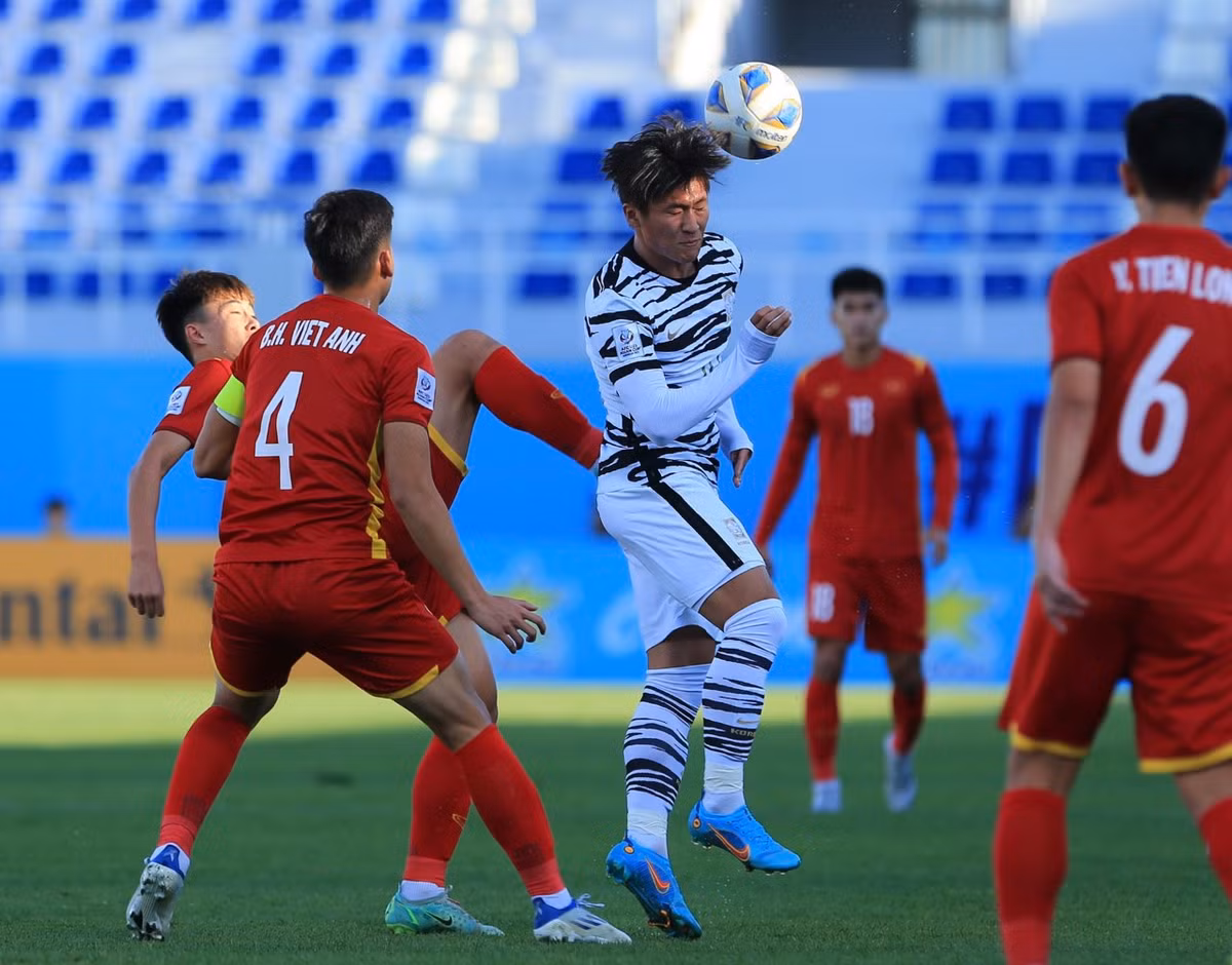 Sang hiệp 2, U23 Hàn Quốc đổi mới hàng công với Cho Young Wook, và cầu thủ từng gắn bó với HLV Gong Oh-kyun tại giải U20 World Cup 2019 đã chứng minh cái duyên ghi bàn.