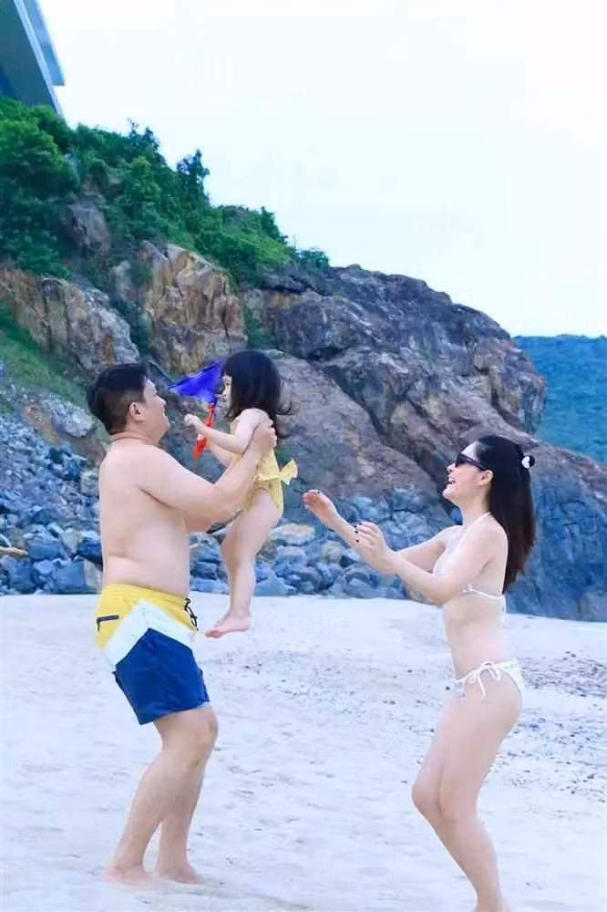 Sau thời gian dài bận rộn với công việc, mới đây Đoàn Di Băng đã rủ các chị em gái đi du lịch. Suốt chuyến đi, "nữ đại gia quận 7" liên tục khoe những hình ảnh sống ảo chất hơn nước cất.