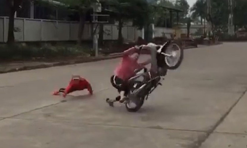 Bốc đầu là hành động đã quá quen thuộc của nhiều thanh niên ở lứa tuổi mới lớn. Đặc biệt ở các thành phố như Hà Nội hay TP HCM thì việc các dân chơi tổ chức đua xe, bốc đầu nhiều như cơm bữa.