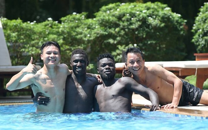 Quang Hải là cầu thủ khá "nghiện" xăm mình. Tiền vệ Nguyễn Quang Hải đang sở hữu tổng cộng 3 hình xăm trên cơ thể, nhưng có đến 2 hình xăm khá to. Quang Hải thích xăm những dòng chữ hay biểu tượng có ý nghĩa cổ động tinh thần và thể hiện cái tôi cá nhân rất mạnh mẽ.