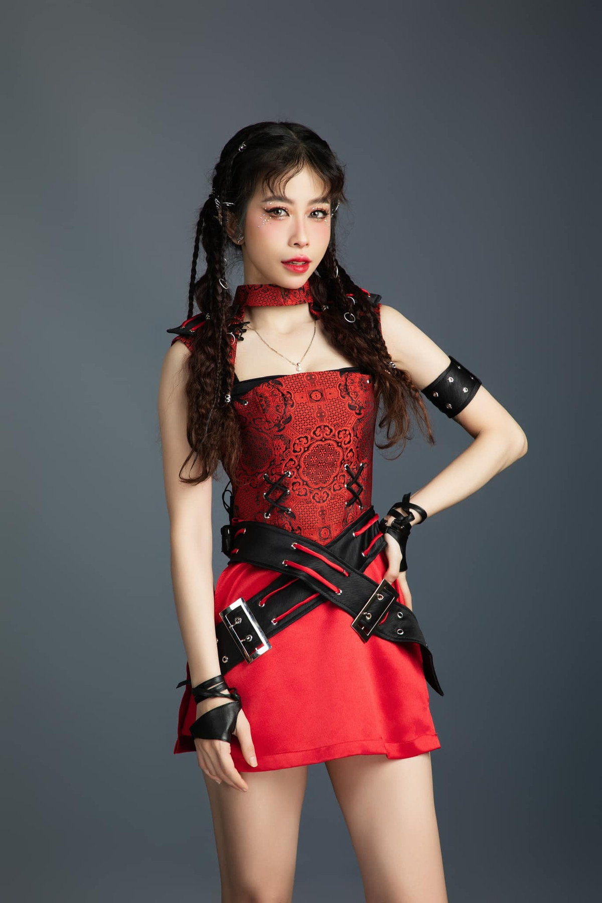 Thời gian gần đây, Châu Tuyết Vân cũng thường xuyên khoe những bức ảnh fashion của mình và nhiều người đồn đoán rằng rất có thể sau khi rời bỏ sàn đầu đỉnh cao, "hot girl làng võ" sẽ đi làm người mẫu.