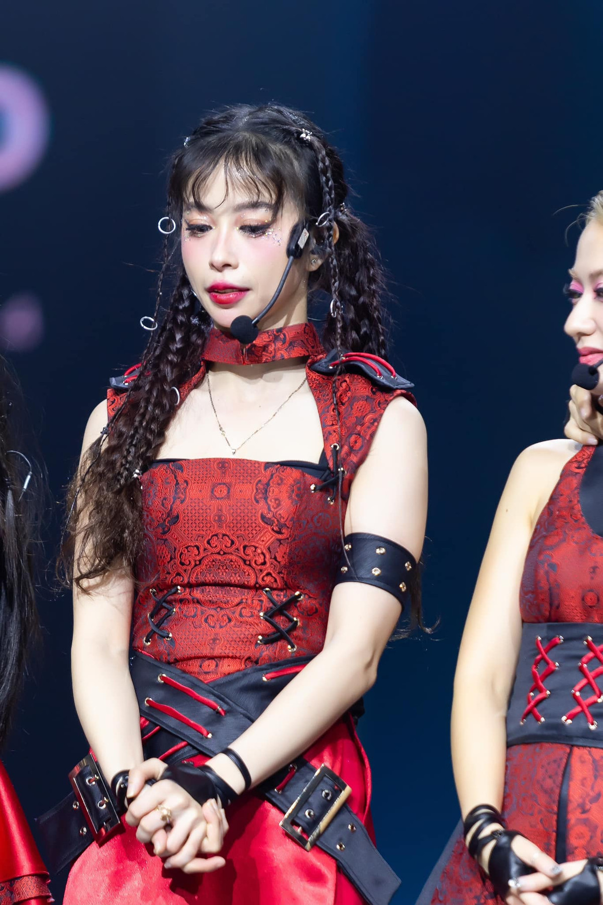 Châu Tuyết Vân với tính cách thẳng thắn của dân thể thao đã không ngần ngại đáp trả: "Té như thế thì gây dram cái nỗi gì. Content thì là content. Đâu có cố tình tạo drama làm gì. Em thử té đi".