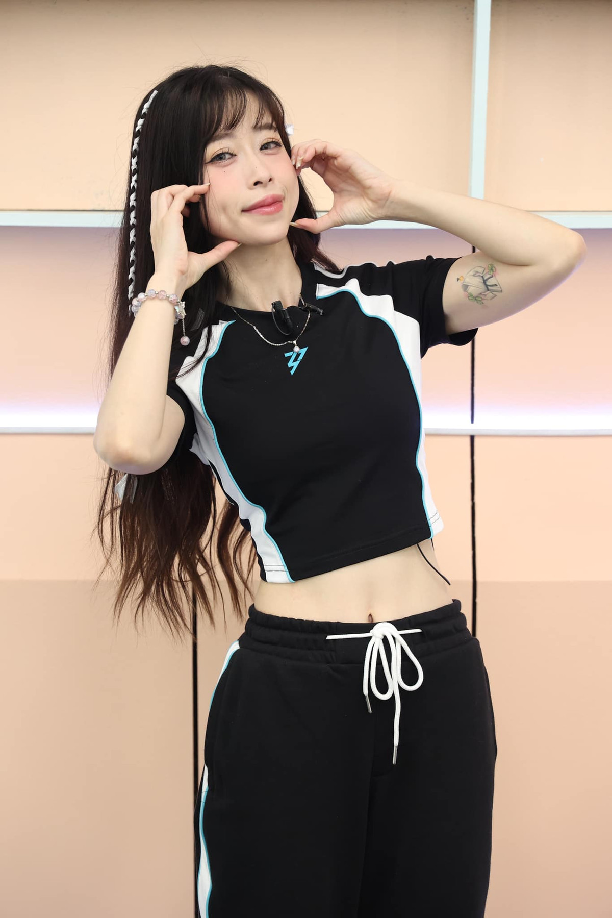 Sự xuất hiện của nữ võ sĩ mang đến màu sắc khác biệt, thể hiện nét đẹp mềm mại, dịu dàng của những nữ VĐV thể thao.