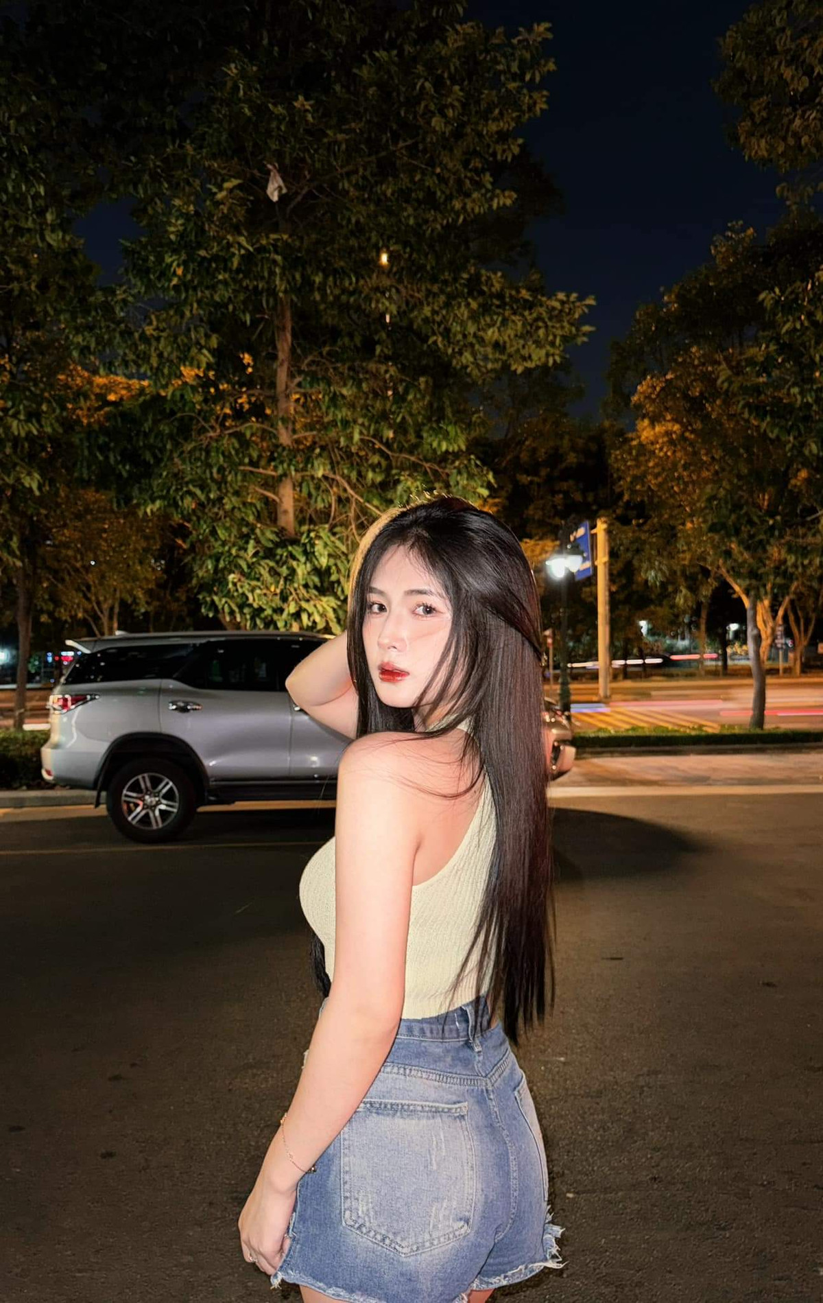 Loạt ảnh nóng bỏng của Quỳnh Alee thu về cho cô nàng hàng ngàn lượt yêu thích và bình luận của cư dân mạng.