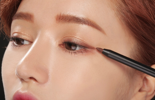 Cộng đồng mạng dự đoán, kiểu kẻ mắt hot trend cho mùa hè 2021, nhiều cư dân mạng dành lời khen ngợi cho xu hướng này vì mùa hè sẽ "cháy" hết mình với các lễ hội nên thay đổi cách thức trang điểm sẽ là lựa chọn tối ưu nhất.