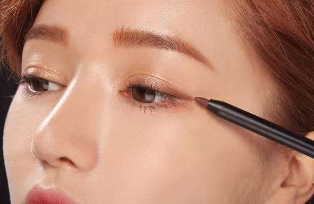 Cộng đồng mạng dự đoán, kiểu kẻ mắt hot trend cho mùa hè 2021, nhiều cư dân mạng dành lời khen ngợi cho xu hướng này vì mùa hè sẽ "cháy" hết mình với các lễ hội nên thay đổi cách thức trang điểm sẽ là lựa chọn tối ưu nhất.