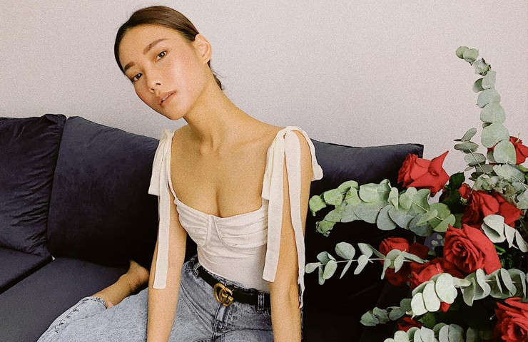 Phương Trinh diện các item cơ bản nhưng tôn dáng tối đa. Cô nàng ngày càng xinh đẹp, mặn mà hơn sau khi cưới.