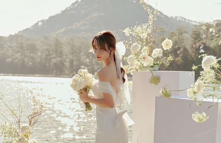 Nhờ ngoại hình nổi bật, Phương Trinh tự tin lăng xê nhiều xu hướng hot.