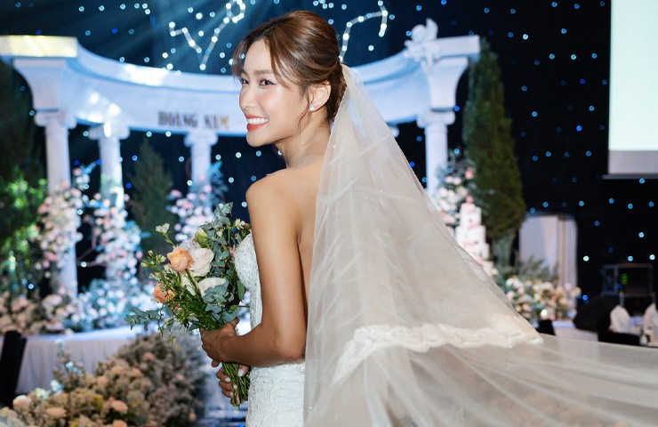 Không chỉ thế, Phương Trinh còn gây ấn tượng với chiều cao 1m72.