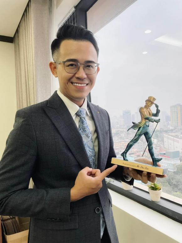 Đức Bảo nói thêm: “Con số với mỗi MC sẽ là khác nhau nhưng tôi dám khẳng định, thu nhập của một MC chuyên nghiệp và nghiêm túc là đủ, thậm chí là thừa để bạn sống với nghề mà không phải lo lắng, áp lực chuyện tiền bạc...