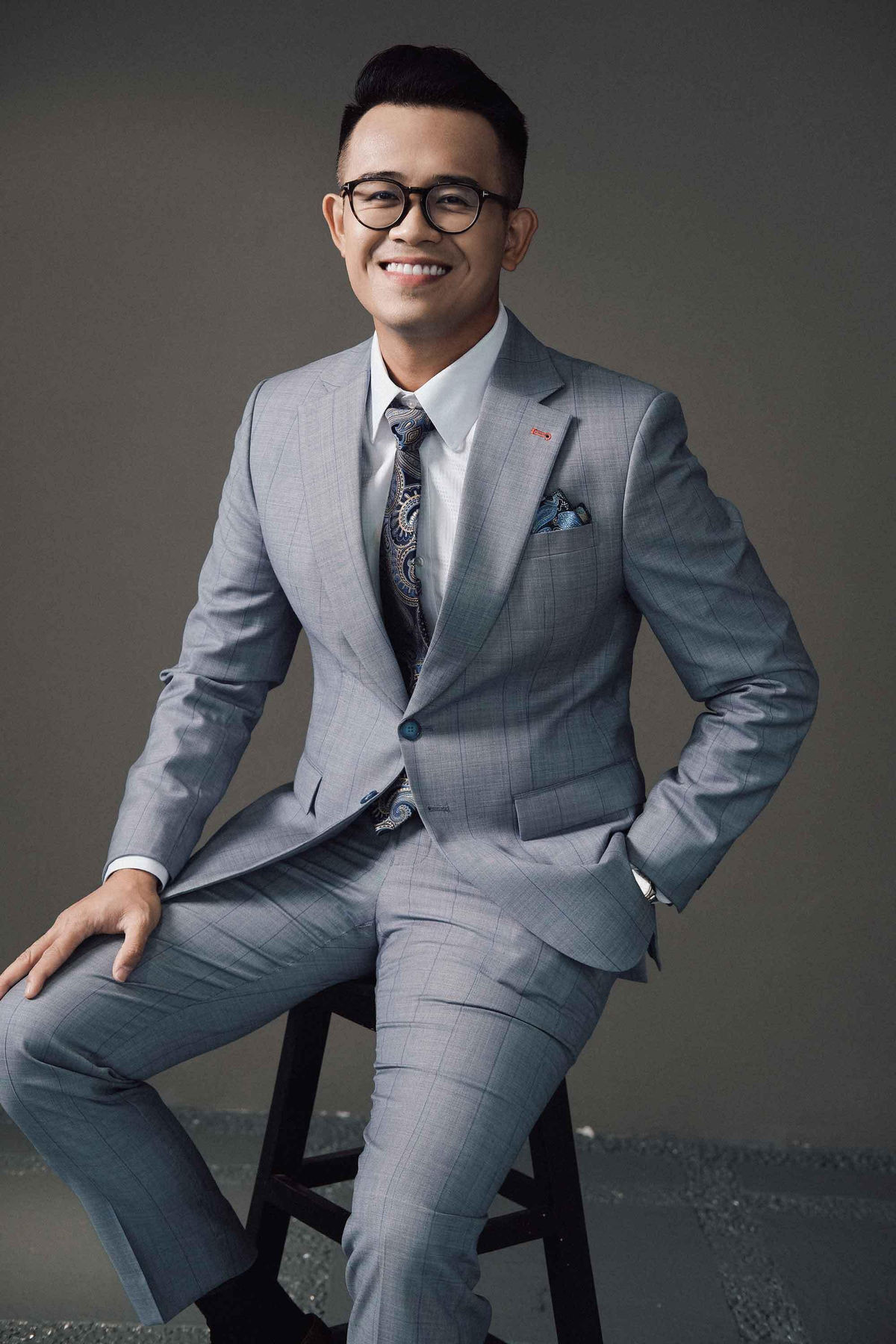 Với những khán giả thường xuyên theo dõi các gameshow truyền hình thì Đức Bảo đã không còn là cái tên xa lạ. MC sinh năm 1987 là người cầm trịch hàng loạt chương trình hot như Chúng Tôi Là Chiến Sĩ, Cà Phê Sáng Với VTV3, Chiếc Nón Kì Diệu,...