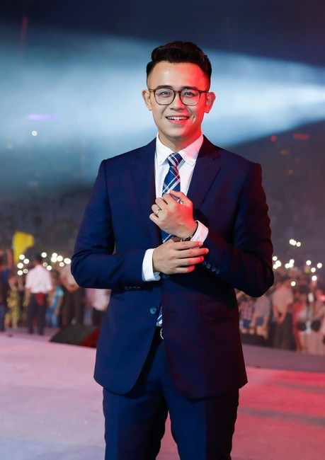 Nếu muốn có được mức thu nhập từ 1.000 USD trở lên thì đó phải là người dẫn chương trình dày dặn kinh nghiệm, được nhiều khác hàng chọn mặt gửi vàng.