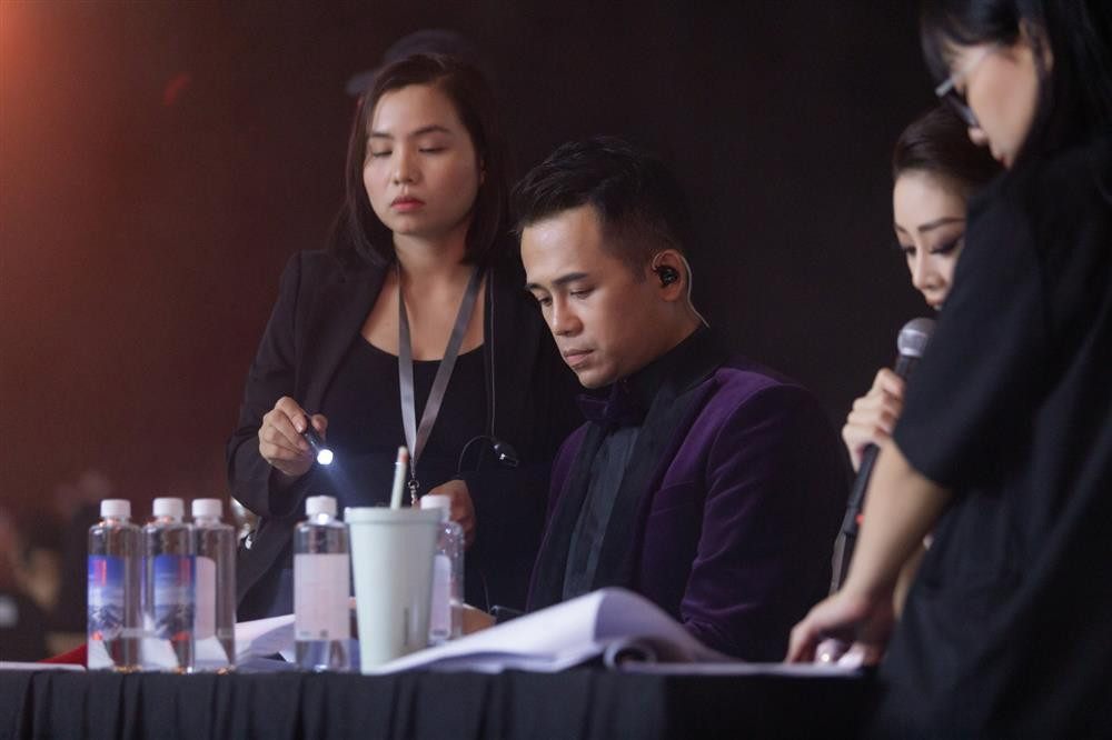 Nam MC VTV đăng tải video có tựa đề: "Hé lộ thu nhập MC: Liệu có nhiều số 0 như lời đồn?”.