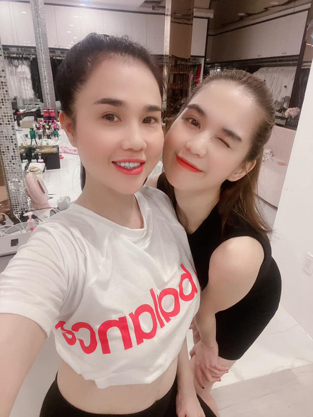 Cho dù không phải fan cứng của Ngọc Trinh thì hẳn nhiều người cũng biết "nữ hoàng nội y" còn có một người chị gái cũng rất xinh đẹp là Ngọc Bích.