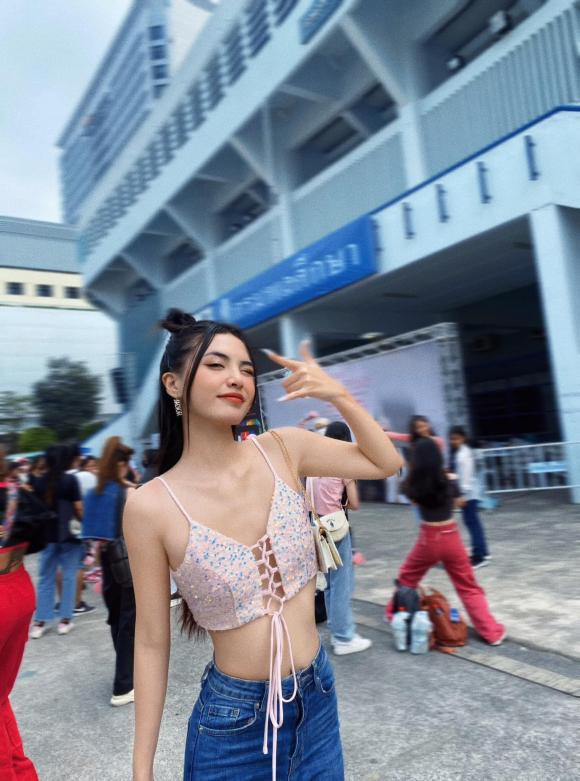 Theo đó, nữ chính lộ ngực trong MV của Hồ Quang Hiếu là Nguyễn Minh Hoàng Kim, cô nàng thuộc thế hệ Gen Z.