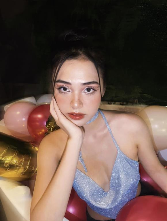 Bạn diễn của Hồ Quang Hiếu cũng từng đoạt giải ba cuộc thi Duyên dáng Áo dài năm 2020.