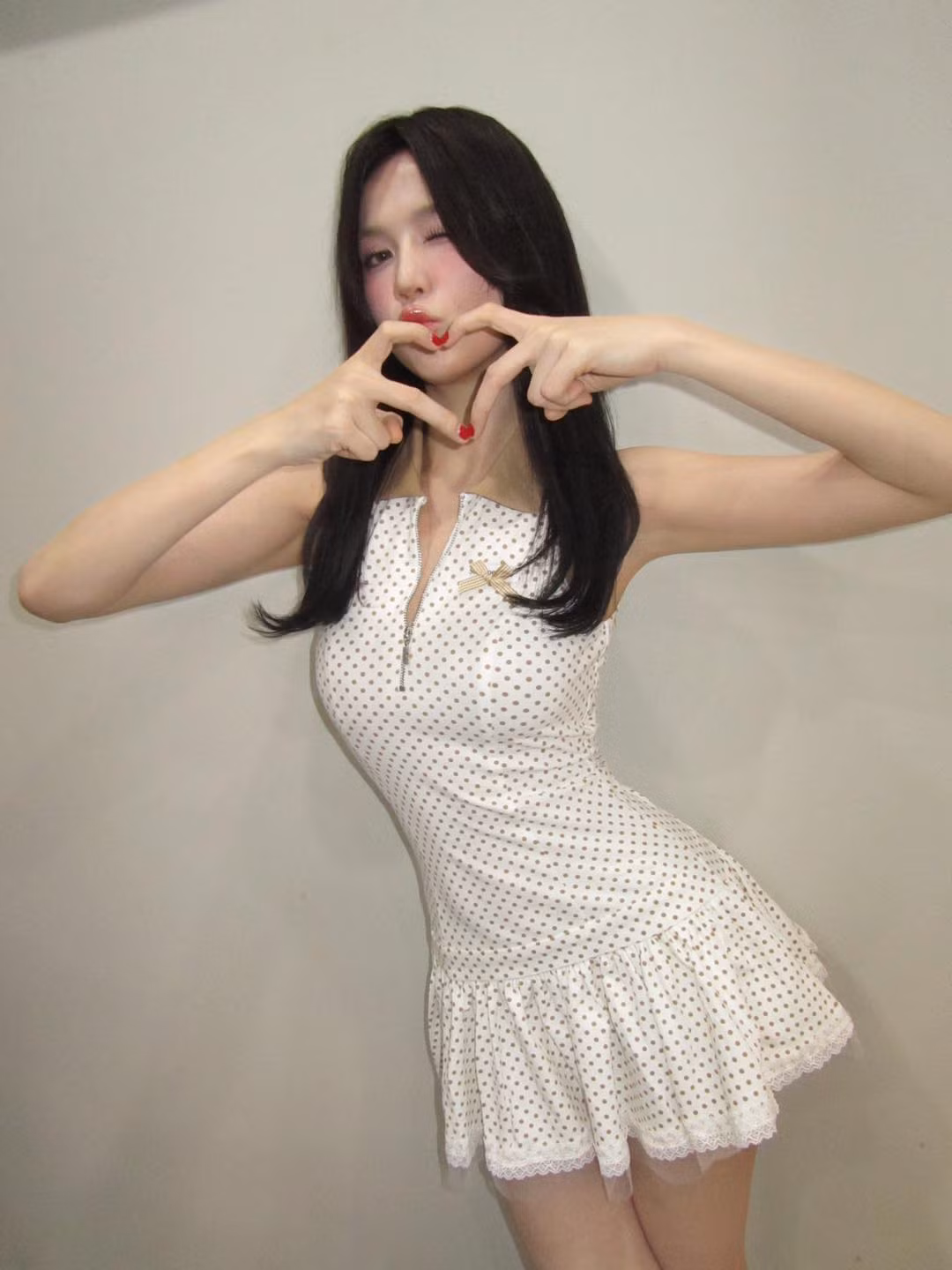 Ngọc Trinh rất ít khi trả lời phỏng vấn, nhưng mỗi lần trả lời là một lần cô "tiếp sức" cho thương hiệu thật như đếm của mình. Trong một bài phỏng vấn hồi đầu năm, người đẹp Trà Vinh phân tích về tầm quan trọng của đồng tiền trong tình yêu.