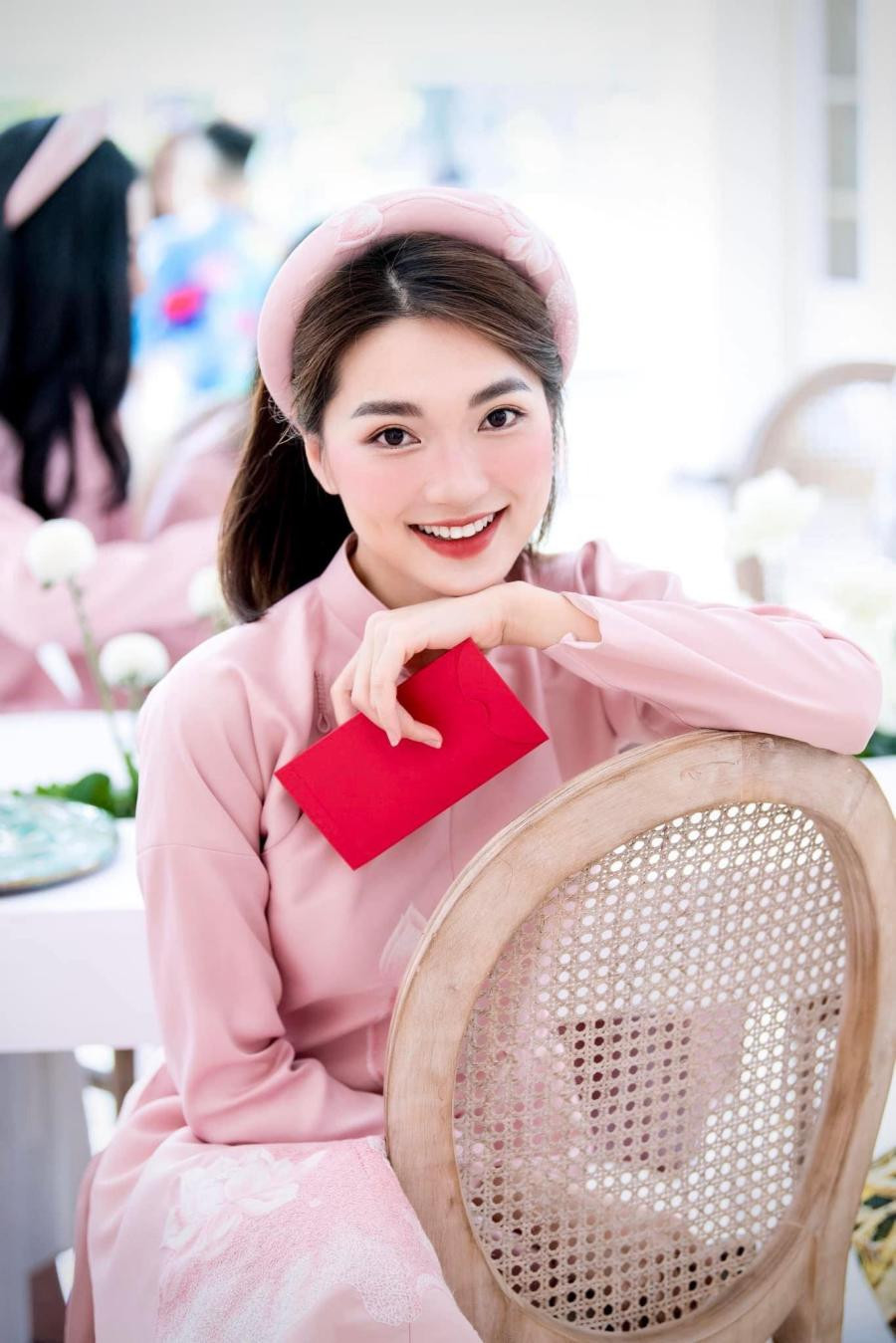 Ngọc Nữ từng thi Hoa hậu Hoàn vũ Việt Nam 2017 và đạt thứ hạng top 10 chung cuộc. Thời điểm thi sắc đẹp, mặc dù không quá cao - chỉ 1m65 nhưng cô có số đo khá chuẩn là 82 - 63 - 88 cm.