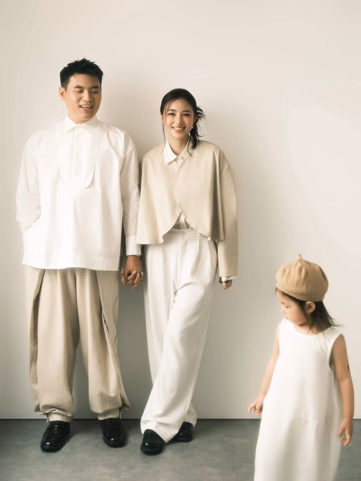 Trong ảnh, gia đình này chọn tông màu trắng - be.