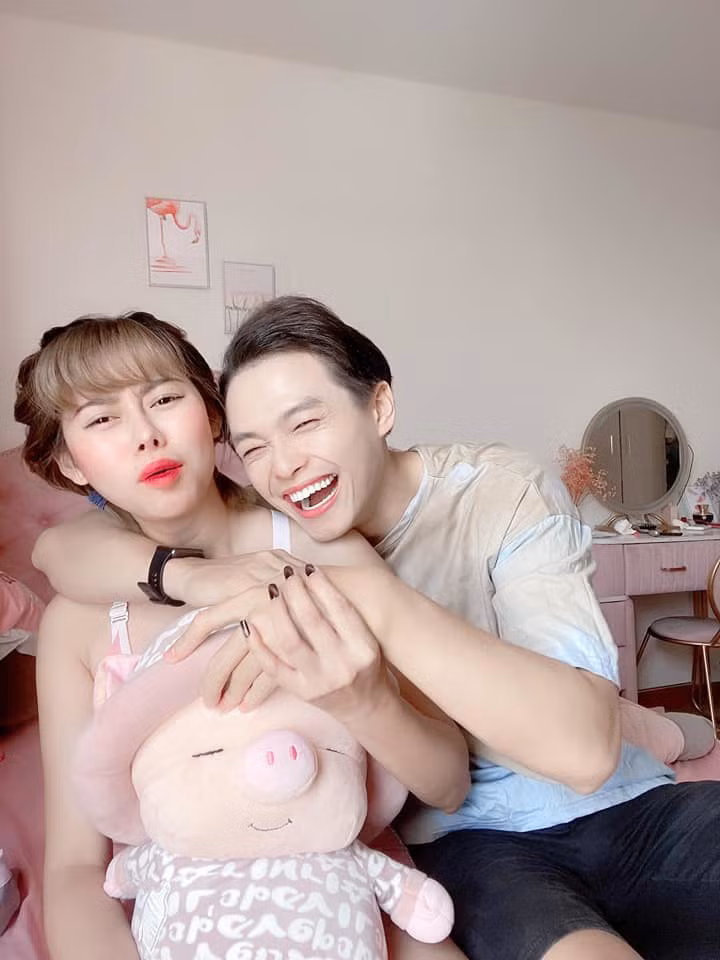 Cặp đôi Việt Phương Thoa và Chí Thành đường ai nấy đi sau 3 năm yêu khiến nhiều người tiếc nuối.