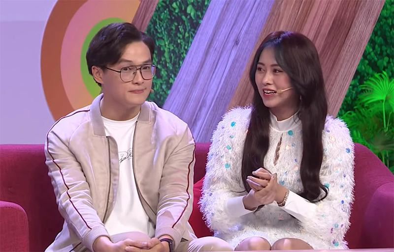 Tối 19/11, trên trang cá nhân, " chị Google" Việt Phương Thoa bất ngờ đăng tải clip thông báo đã chia tay bạn trai Chí Thành.