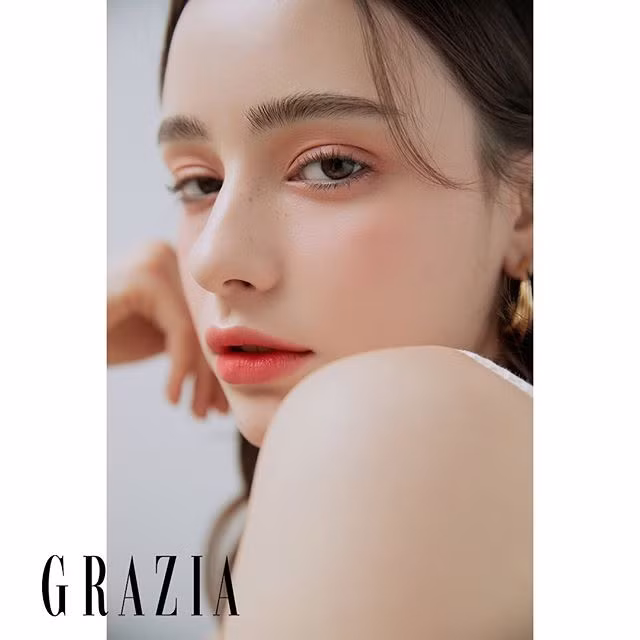 Bên cạnh đó, cô nàng người mẫu nước Nga còn có một kênh YouTube cá nhân với gần 500 nghìn người theo dõi. Dashan Taran thường xuyên đăng tải những video trang điểm, tập gym, du lịch và kết hợp trang phục.