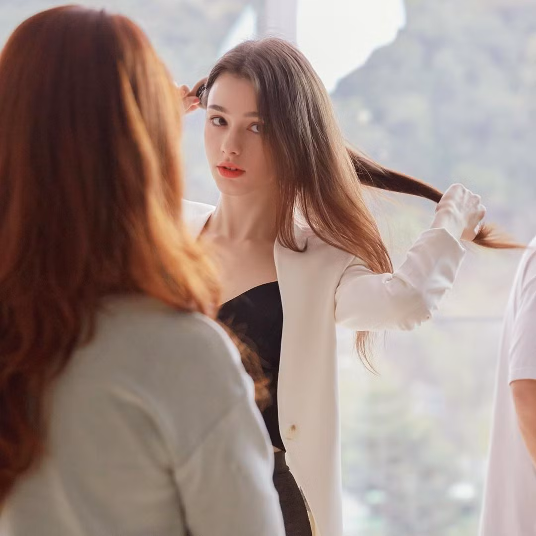 Không chỉ xinh đẹp, Dasha Taran còn có gu thời trang trẻ trung, năng động nhưng cũng không kém phần nữ tính.