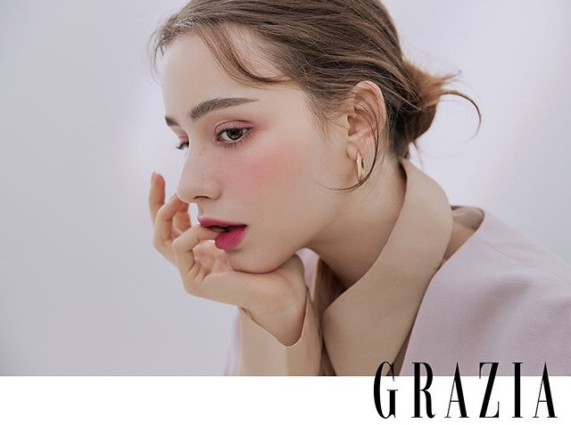 Dasha Taran sinh ngày 12/10/1999, cô nàng người mẫu Nga nổi tiếng nhờ ngoại hình xinh đẹp với hơn 2,4 triệu người theo dõi trên Instagram cá nhân.