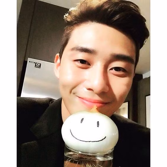 Sau đó, trào lưu trồng củ hành với biểu cảm đáng yêu đã "khuynh đảo" mạng xã hội xứ Hàn và lan sang Việt Nam ngay sau đó.