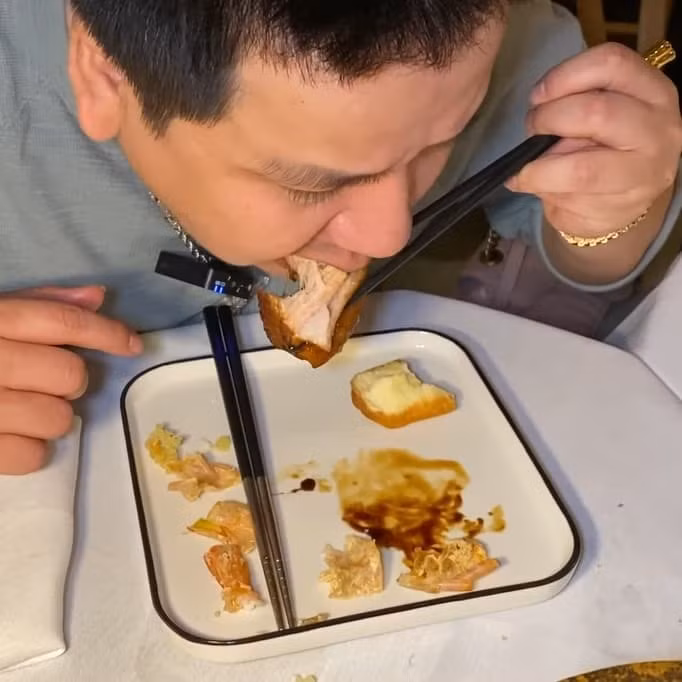 Sau hơn 1 năm thực hiện tăng chiều cao thành công, Khoa Pug bắt đầu chuyển hướng sang làm kinh doanh và còn tiếp tục quay các clip YouTube với nội dung sở trường đó là review ẩm thực.