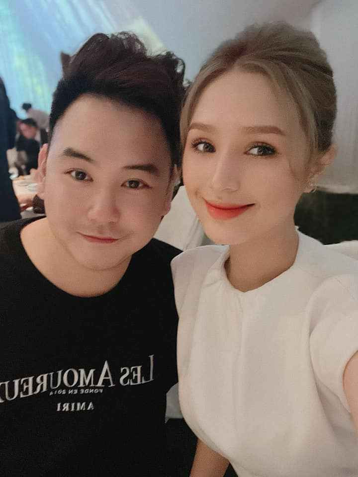 Trong bài đăng của Xemesis vào cuối tháng 4 vừa qua, Xoài Non nàng vẫn vui vẻ bình luận nhân dịp sinh nhật chồng, thậm chí còn bất ngờ khi trở thành “fan cứng” của chồng.