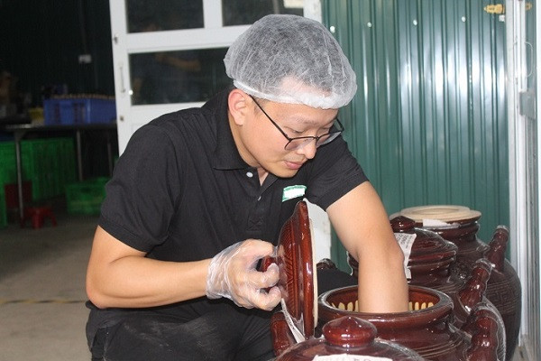 9X xu Thanh bo luong nghin do ve que “loi ruong” thu hang ty dong-Hinh-2