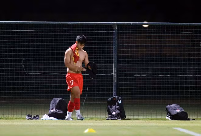 Bên cạnh Văn Thanh, đa phần dàn trai đẹp của đội tuyển Việt Nam đều sở hữu những múi cơ ai nhìn cũng mê. Điển hình như Văn Hậu, Tiến Linh... hay Trọng Hoàng.