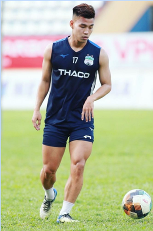 Cơ đùi săn chắc của Văn Thanh được ví dụ như đùi ếch.