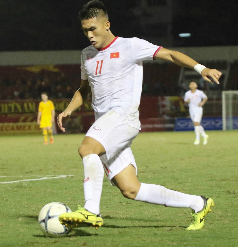 Năm 2019, Nguyên Hoàng được HLV Park Hang-seo gọi lên tập trung để chuẩn bị cho SEA Games 30, nhưng không cạnh tranh được với Hà Đức Chinh, Nguyễn Tiến Linh.