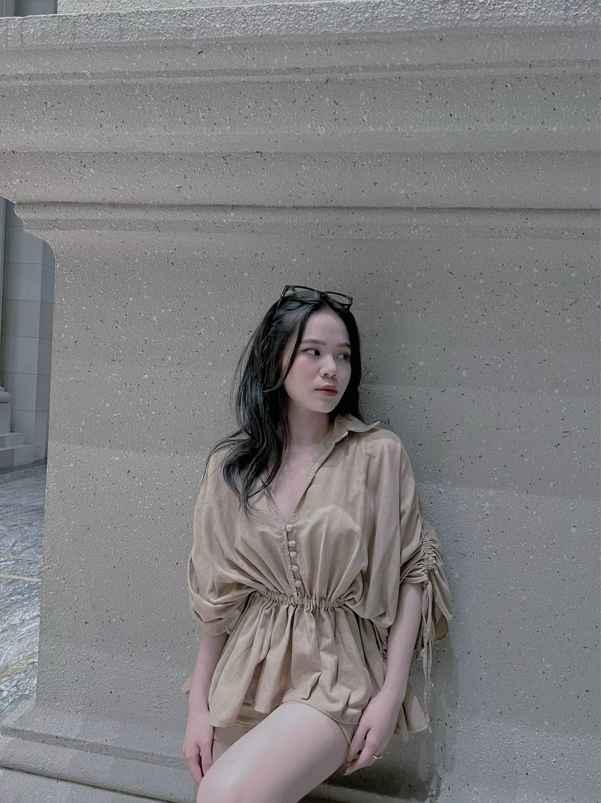 “Người ta thường bảo yêu cầu thủ sẽ thiếu thốn tình cảm nhưng mình không thấy vậy. Dù có những lúc thi đấu, luyện tập xa nhà nhưng anh ấy vẫn biết cách cân bằng, không khiến mình phải tủi thân. Đổi lại, mình cũng sẽ là hậu phương vững chắc để anh yên tâm thi đấu”, An Nhân chia sẻ.