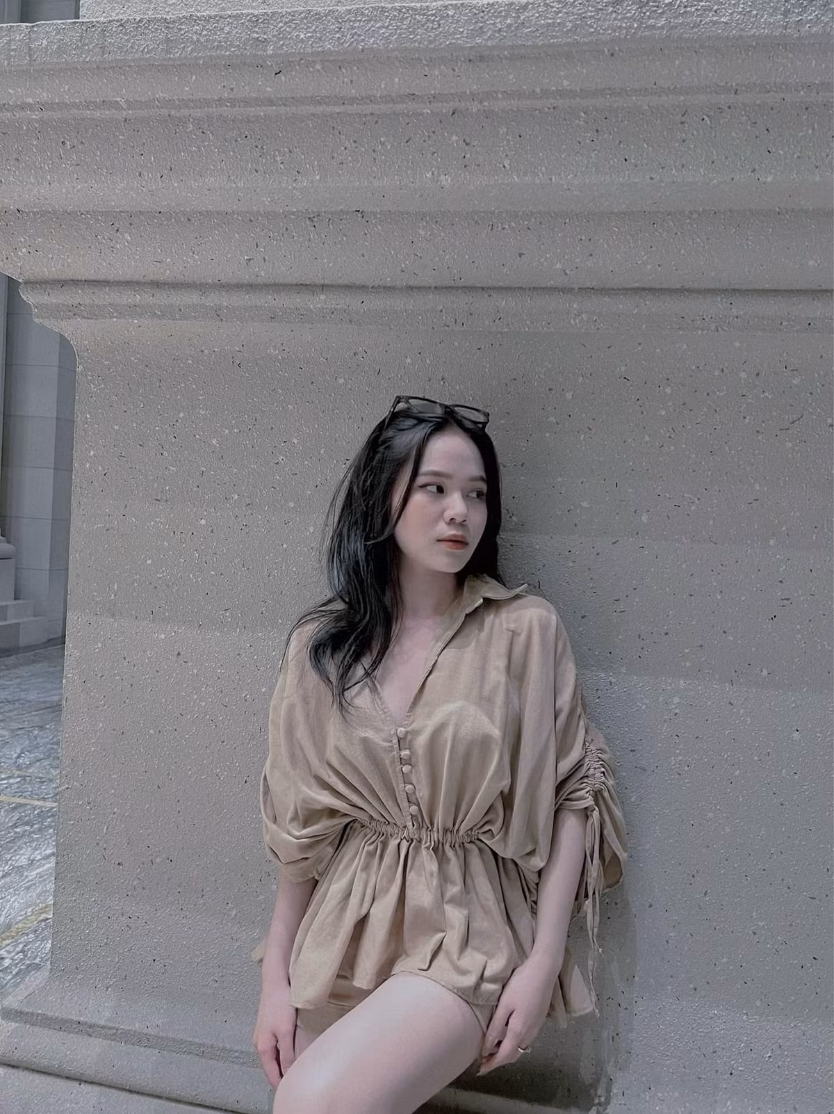 “Người ta thường bảo yêu cầu thủ sẽ thiếu thốn tình cảm nhưng mình không thấy vậy. Dù có những lúc thi đấu, luyện tập xa nhà nhưng anh ấy vẫn biết cách cân bằng, không khiến mình phải tủi thân. Đổi lại, mình cũng sẽ là hậu phương vững chắc để anh yên tâm thi đấu”, An Nhân chia sẻ.