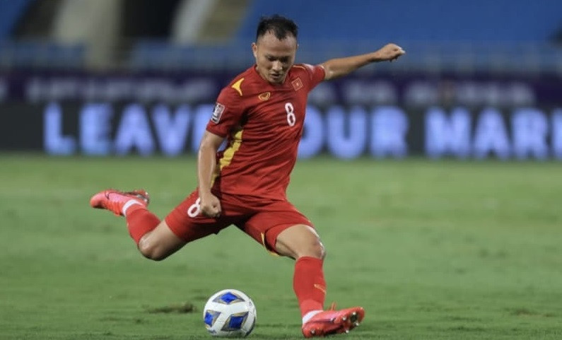 Quyết định của HLV Park Hang Seo khiến không ít người cảm thấy bất ngờ, vì dù tài năng của Trọng Hoàng là không thể bàn cãi khi nhiều lần lập công cho đội tuyển quốc gia, nhưng anh vốn là cái tên quen mặt ở vị trí tiền vệ.