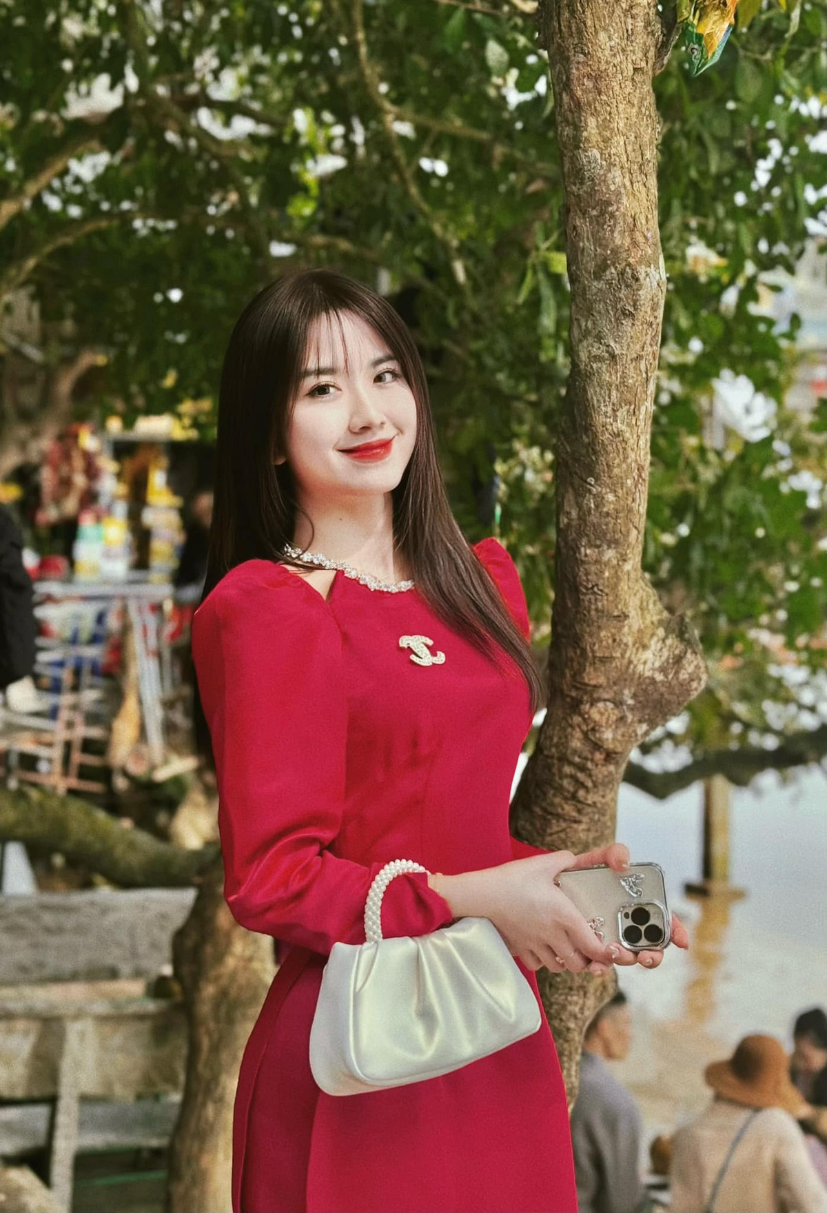 Doanh Nhi có phong cách thời trang trẻ trung, năng động và phù hợp với lứa tuổi