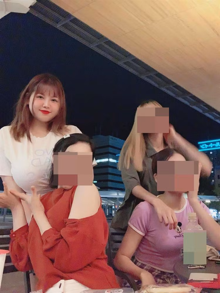 Nhưng ở một số bức ảnh của Võ Thị Thu Trang được chia sẻ cách đây ít ngày lại đang trở thành chủ đề bàn tán của dân mạng.