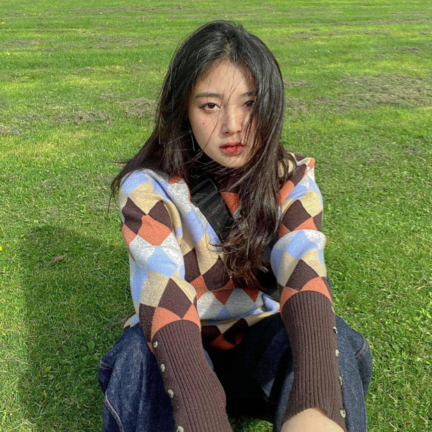 Mới đây, dân mạng phát hiện, HLV bóng đá Nguyễn Đức Thắng có cô con gái 16 tuổi vô cùng xinh đẹp có tên Nguyễn Yến Ngọc.