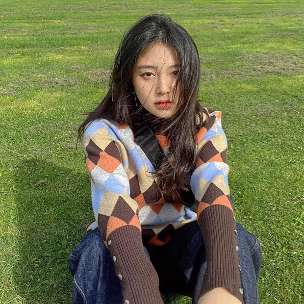 Mới đây, dân mạng phát hiện, HLV bóng đá Nguyễn Đức Thắng có cô con gái 16 tuổi vô cùng xinh đẹp có tên Nguyễn Yến Ngọc.