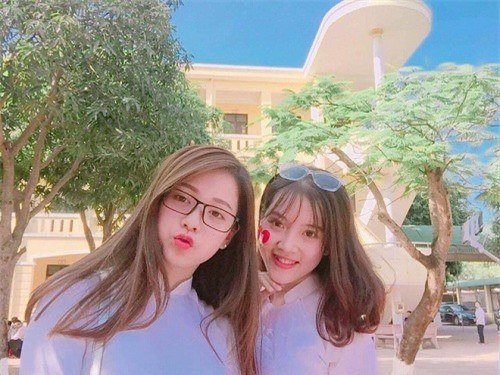 Cùng chiêm ngưỡng thêm hai nàng Kiều xinh đẹp nhất Facebook ngày hôm qua khiến dân mạng không khỏi cất công đi tìm info.