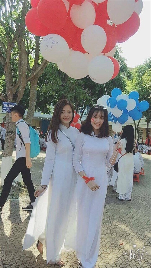 Rất nhiều người đều đồng ý rằng, hai cô nàng này đúng là "Thúy Kiều - Thúy Vân", nhan sắc không thể so sánh.