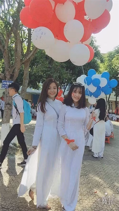 Rất nhiều người đều đồng ý rằng, hai cô nàng này đúng là "Thúy Kiều - Thúy Vân", nhan sắc không thể so sánh.