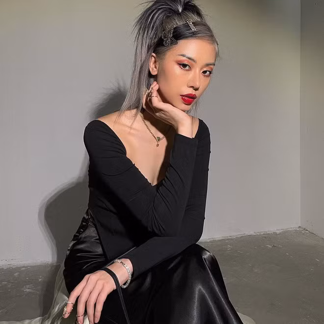 Ngoài ra Mai Âm Nhạc cũng cho biết thêm mình gầy đi là do lười ăn.