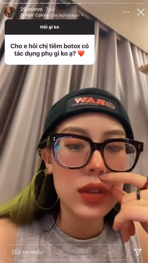 Nếu theo dõi hiện tượng mạng Mai Âm Nhạc, có lẽ ai cũng nhận ra dạo này cô nàng khác ít nhiều và gầy đi trông thấy so với trước đây. Hoá ra cô bạn đã tiêm botox gọn hàm.